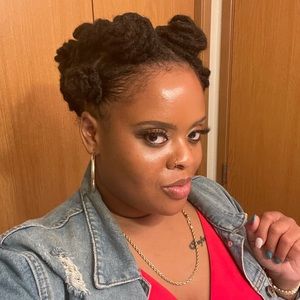 Meet your Posher, Latasha